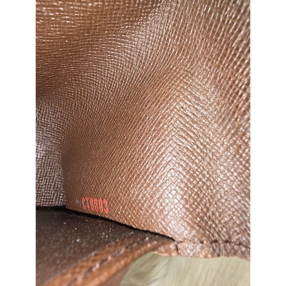 Authenticated Louis Vuitton Damier Ebene 6 Key Case - Picture 8 of 12